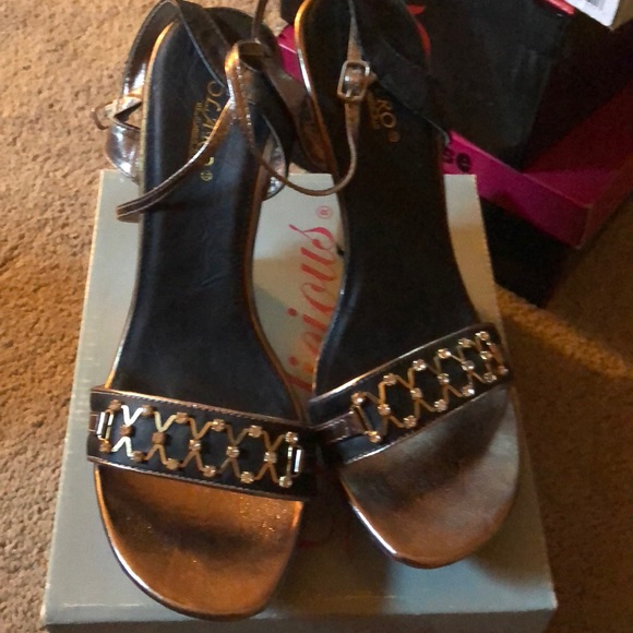 Wedges/Sandals - Picture 4 of 4